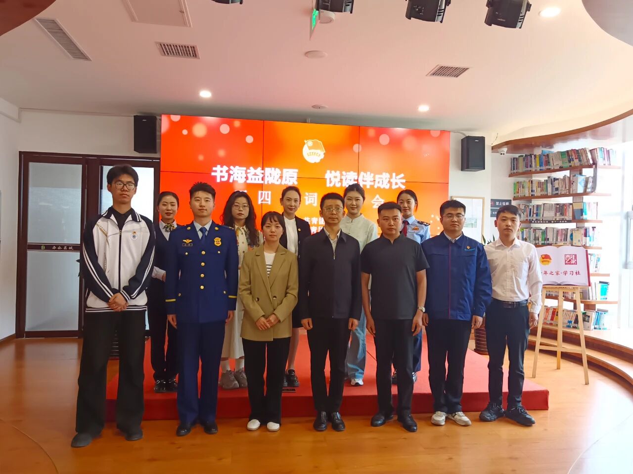 共青团天水市委联合共青团秦州区委举办“书海益陇原 悦读伴成长”诗词分享会